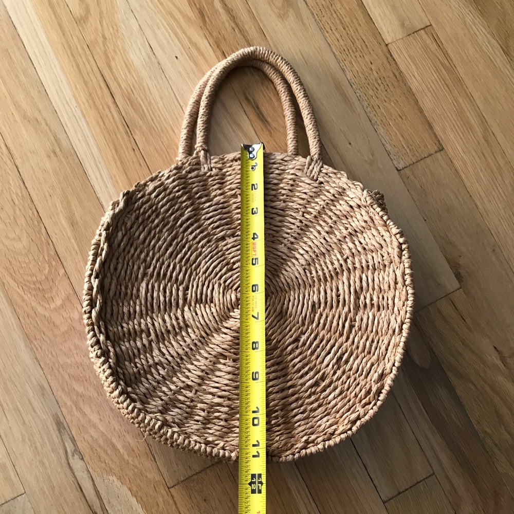 ❌ SOLD Woven round bag with handles❌ - Picture 4 of 5